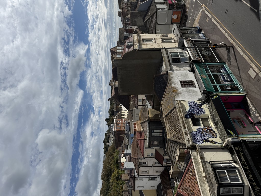 Lot: 82 - MIXED RESIDENTIAL AND COMMERCIAL BUILDING WITH POTENTIAL - View of surrounding buildings from roof terrace